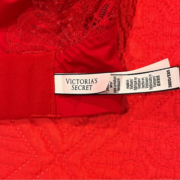 Red soft bra - Picture 2 of 2